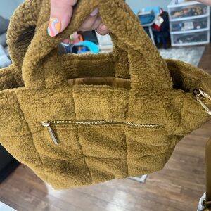 lululemon fleece crossbody zip nwt